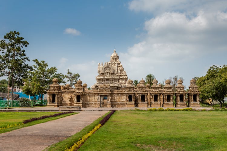Temple tour to Mahabalipuram and Kanchipuram