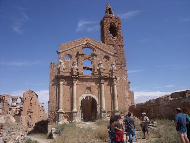 Olive oil tour and visit to the historical village of Belchite