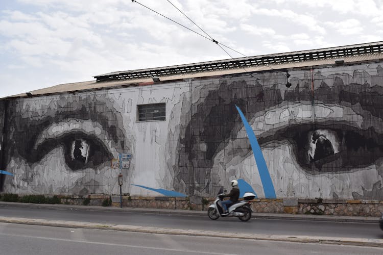 Street art tour of Athens for small groups