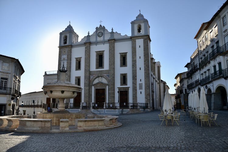 Self-guided discovery walk of Évora's cobbled streets and gardens