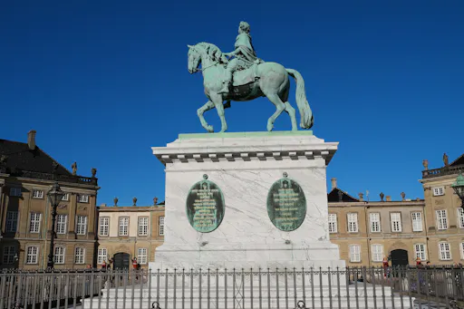 amalienborg-995861_1920.jpg