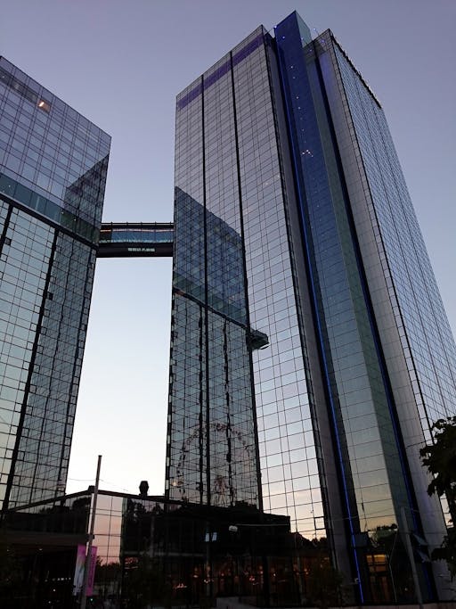 skyscraper-1825186_1920.jpg