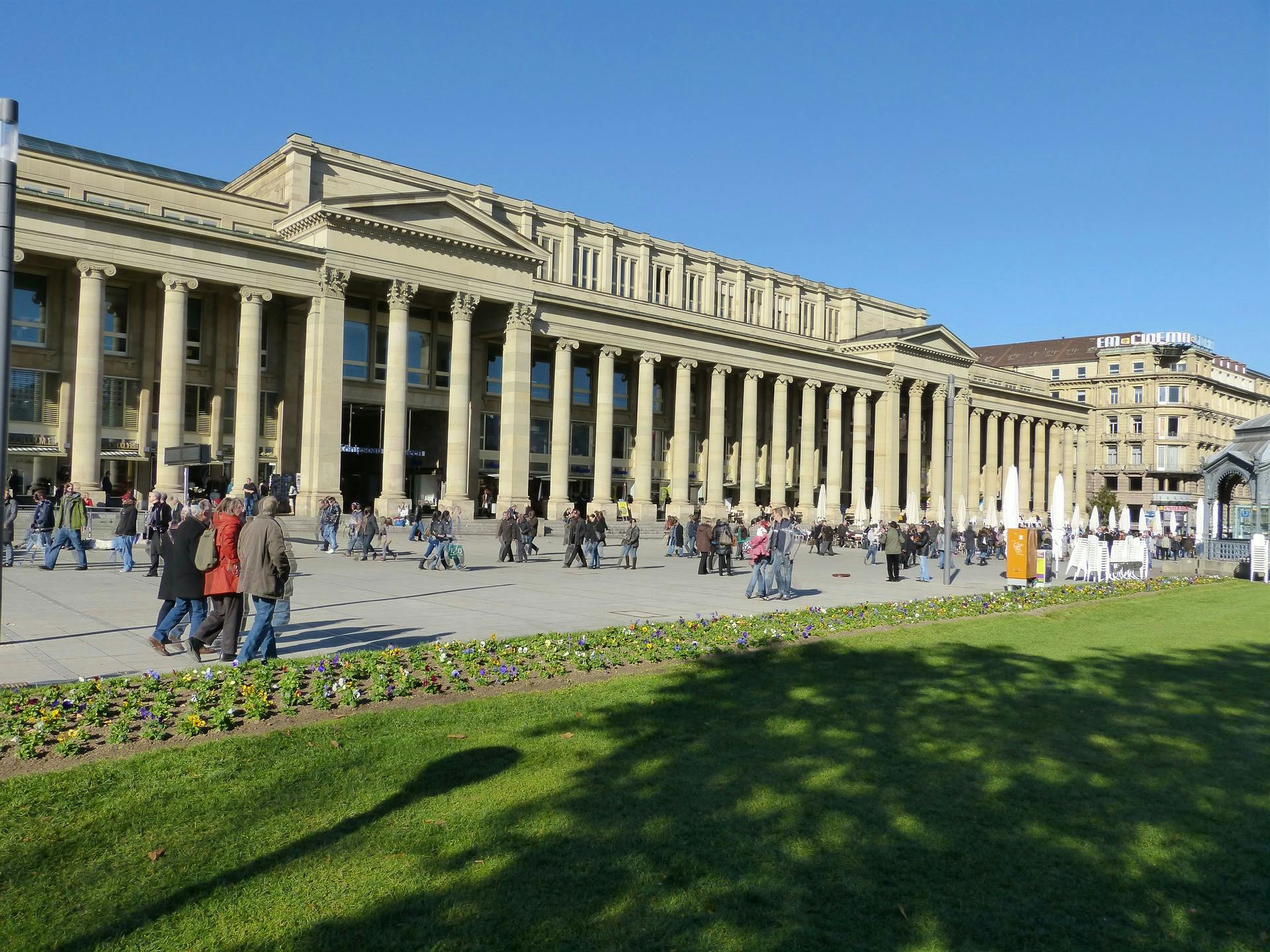 stuttgart-69089_1920.jpg