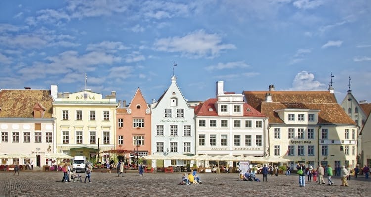 Architectural walking tour of Tallinn with a Local