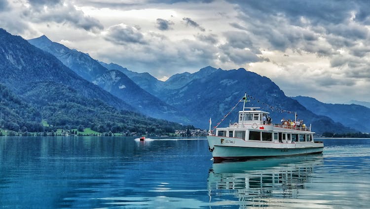 Explore Interlaken in 1 hour with a local