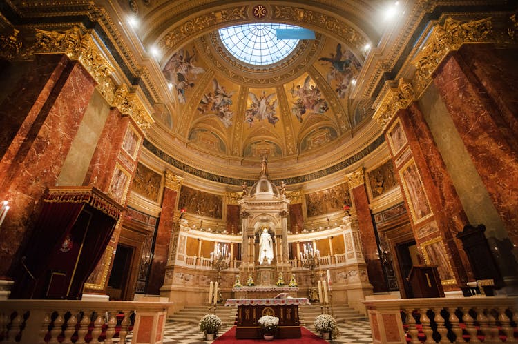 St Stephen's Basilica tour with tower access in Budapest