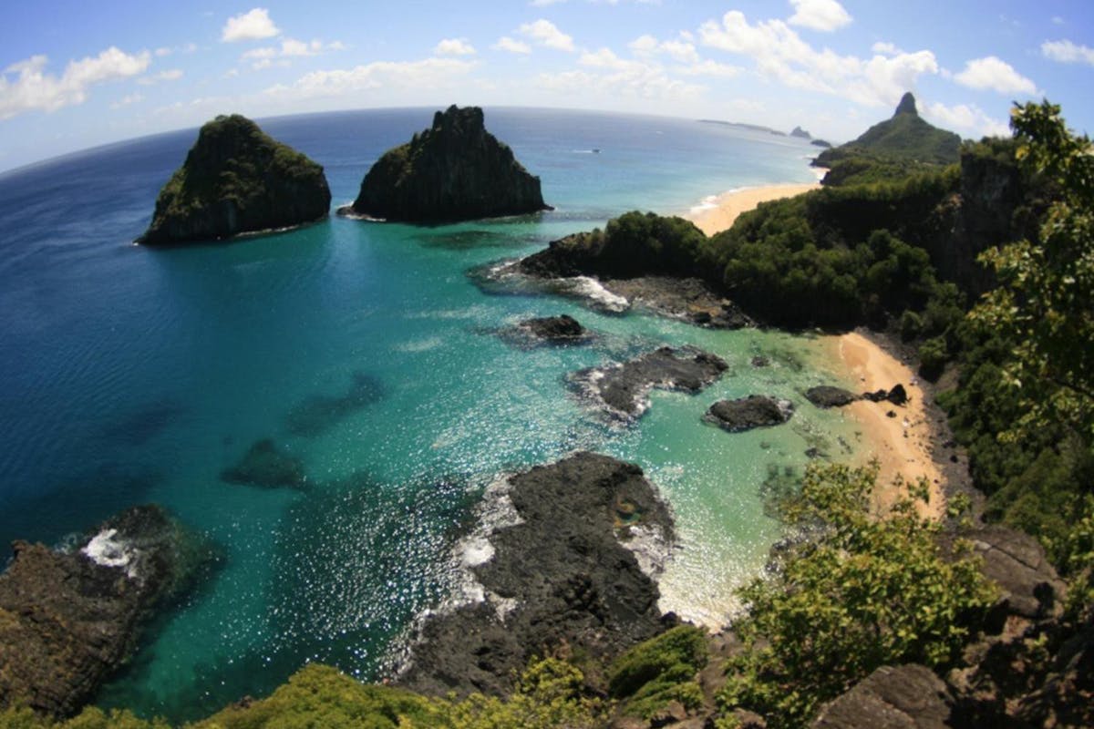 Costa dos Mirantes Fernando de Noronha Brazil 1.jpg
