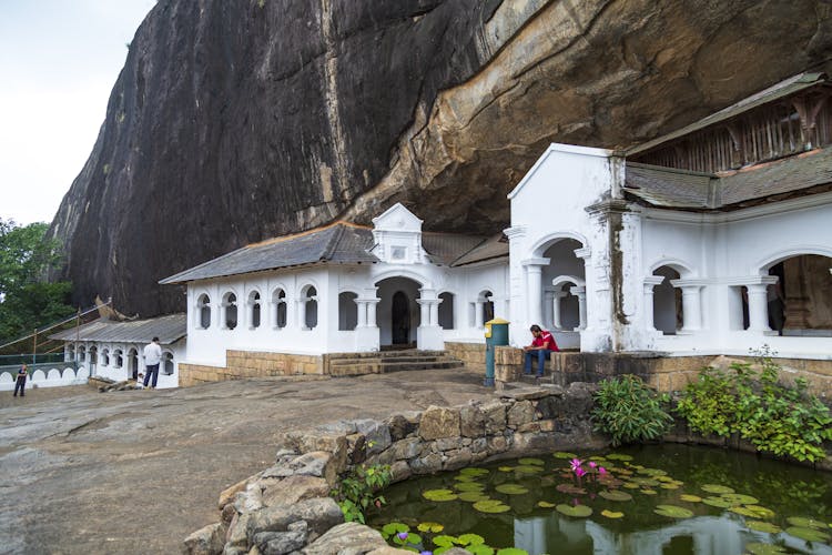 Sri Lanka ancient kingdoms and Buddhist temples 4-day tour from Kandy