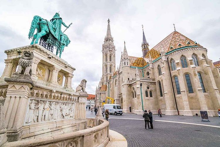 Private Buda Castle walking tour and Danube river cruise with Margaret Island