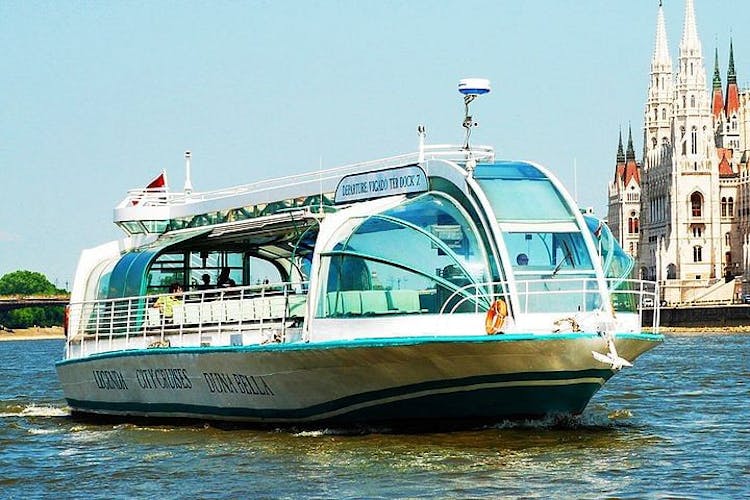 Private Buda Castle walking tour and Danube river cruise with Margaret Island