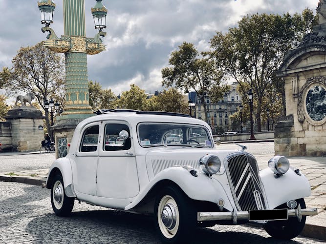 3-hour guided tour of Paris in French vintage car