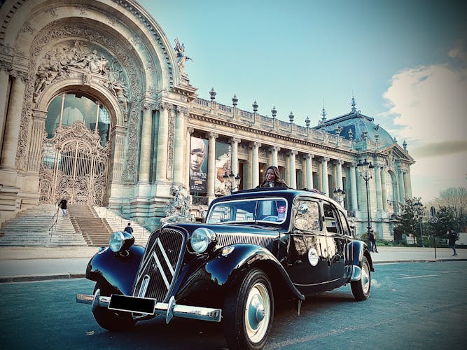 3-hour guided tour of Paris in French vintage car