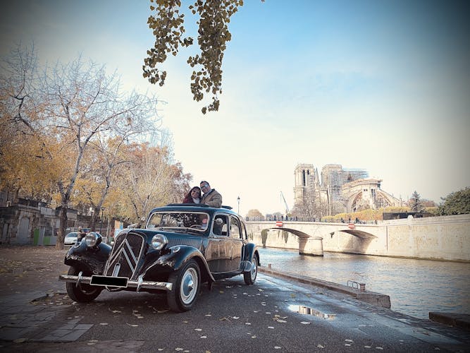 Paris by day guided tour in vintage French car
