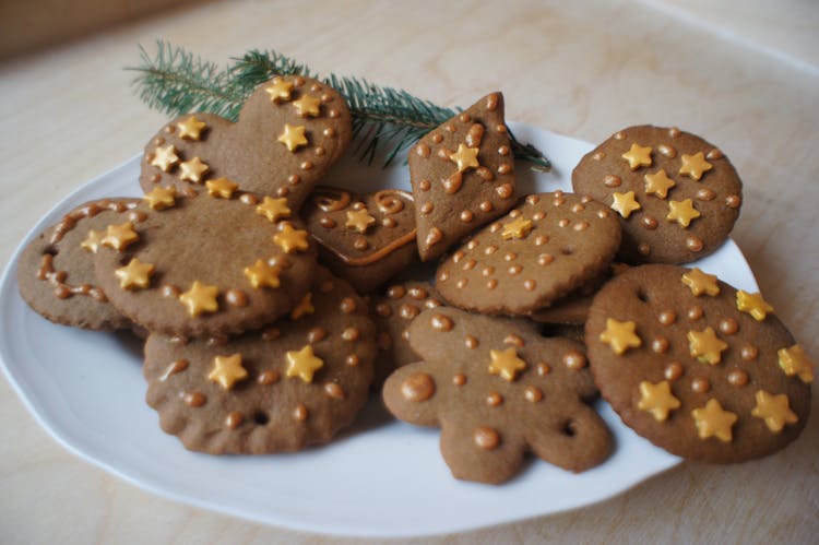 Polish gingerbread cookies baking and decorating class