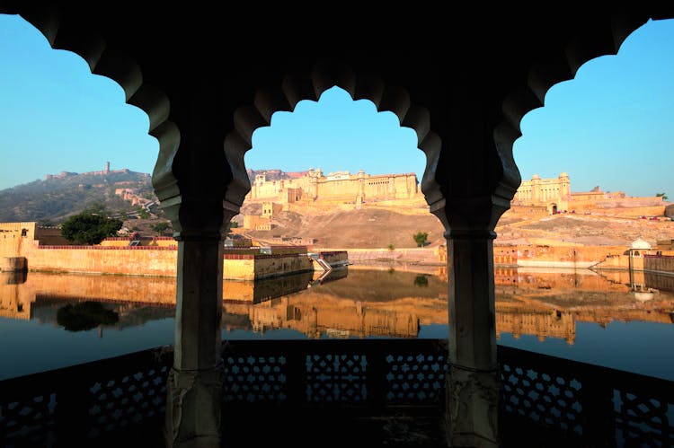 Jaipur's palace and fort tour from Delhi