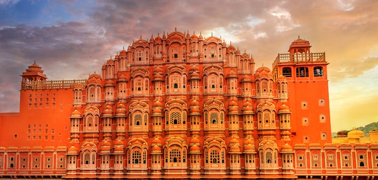 Jaipur's palace and fort tour from Delhi by train