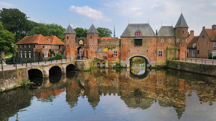 Self guided tour with interactive city game of Amersfoort