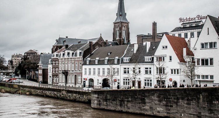 Self guided tour with interactive city game of Maastricht