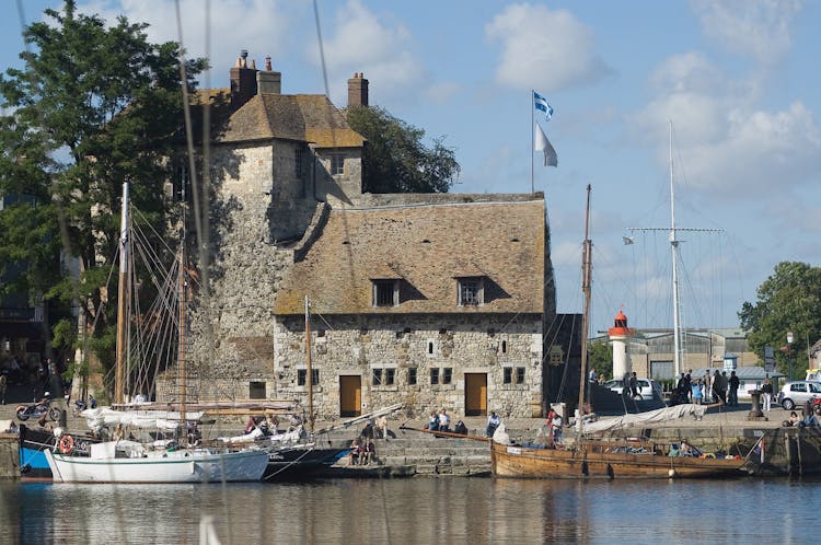 Honfleur highlights walking tour with a local guide