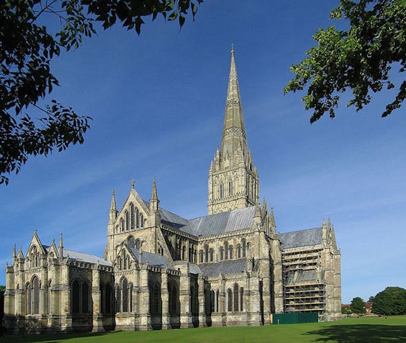 708px-Salisbury_Cathedral.jpg