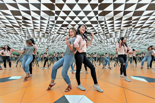 MOI Orlando_Infinity Room_MillennialGirls2.jpg