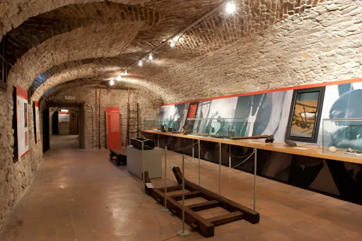 26 - Museo del Salame - Felino (PR) - La vasta sala con gli attrezzi per la lavorazione delle carni al Museo del Salame (Foto L. Rossi) copia.jpg
