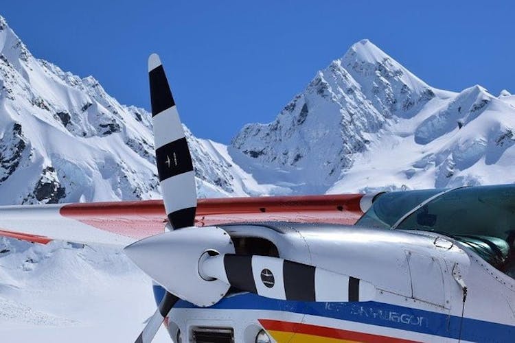 Glacier highlights ski plane scenic flight