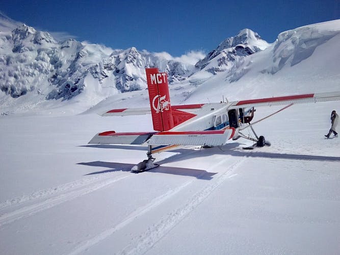 Glacier highlights ski plane scenic flight