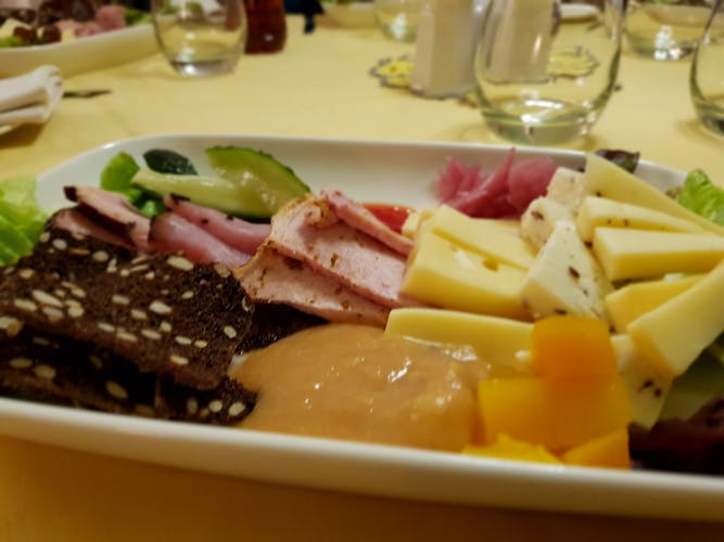 Estonian food, drinks and history tour in Tallinn