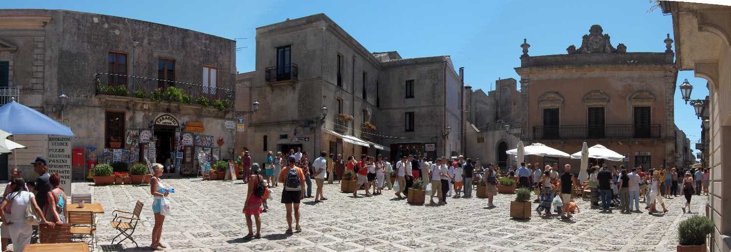 the-mail-square-in-Erice.jpg