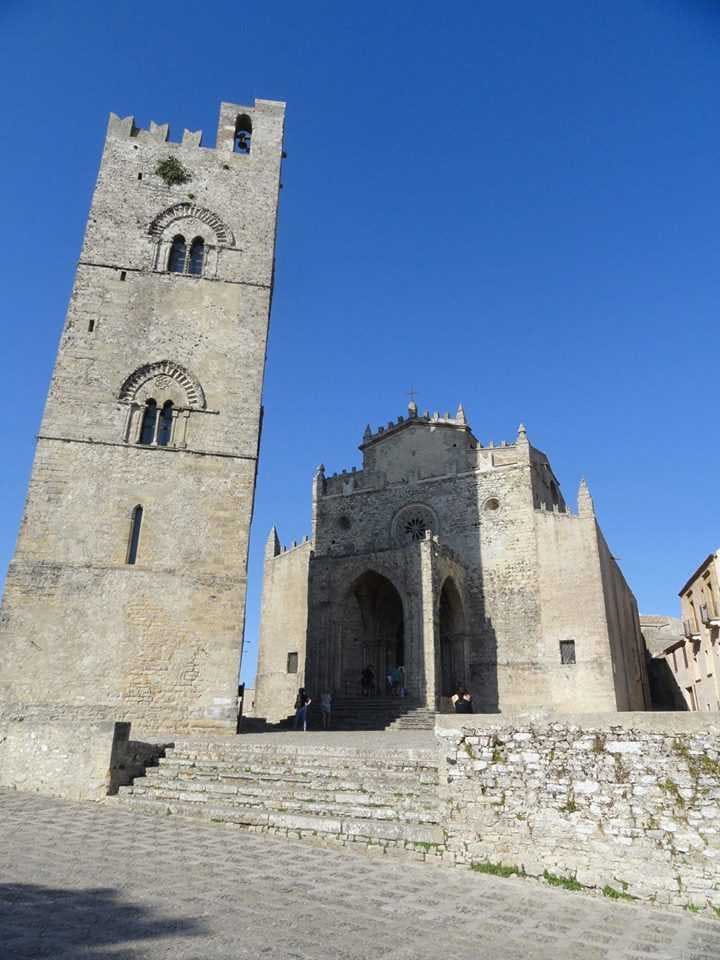 Erice-the-main-church-and-the-bell-tower.jpg