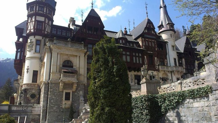 Private day trip to Dracula Castle, Peles Castle and Brasov from Bucharest
