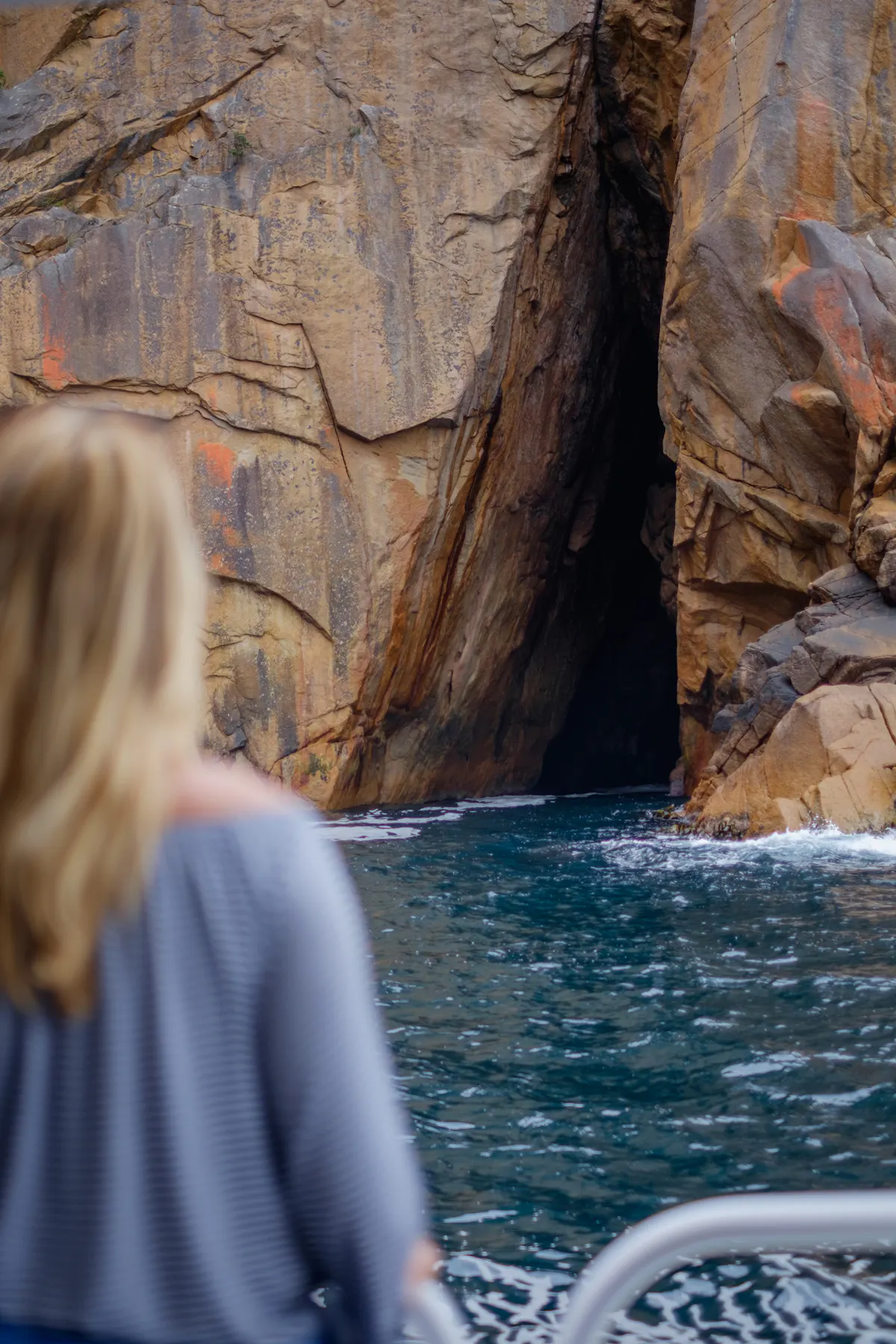 Granite coastline Wineglass Bay Cruises.jpg