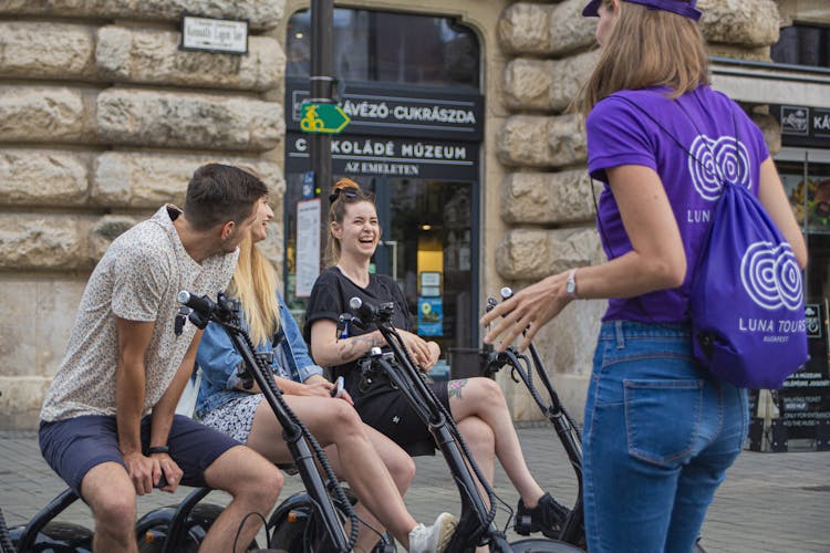 Guided e-scooter grand city tour in Budapest