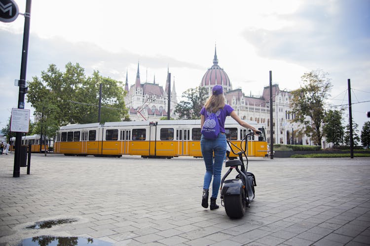 Guided E-scooter Parliament tour in Budapest