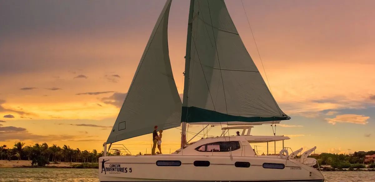 Sunset luxury sailing Cancun Mexico 1.jpeg