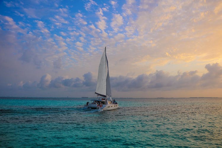 Luxury sunset sailing tour from Cancun and Riviera Maya