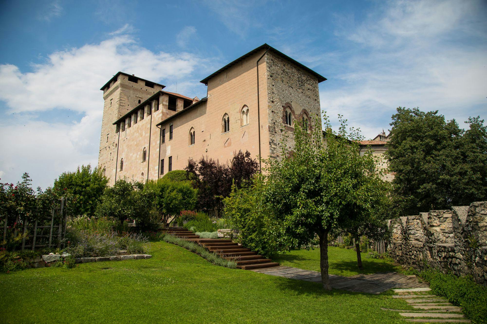 4. Rocca di Angera_Giardino Medievale.jpg