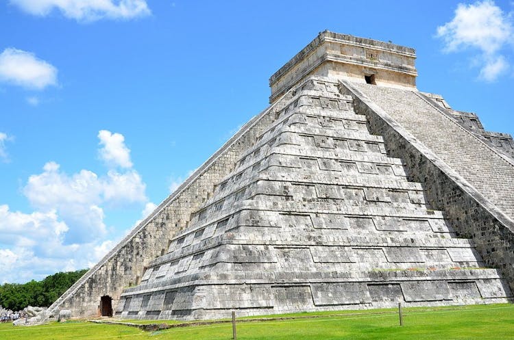 Chichen Itza , Oxman and Ik Kil cenotes guided tour with lunch