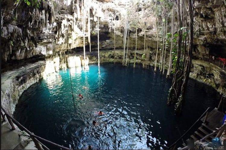 Chichen Itza , Oxman and Ik Kil cenotes guided tour with lunch