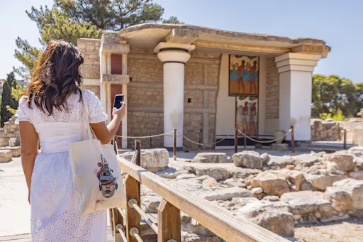 Copy of Clio Muse Tours x MyTravelation (9)-01.jpg