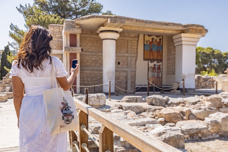 Self-guided virtual tour of the Palace of Knossos