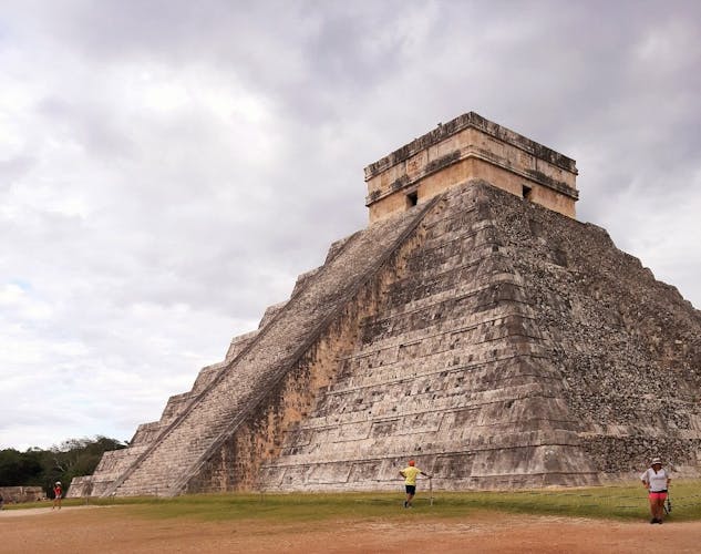 Chichen Itza , Oxman and Ik Kil cenotes guided tour with lunch