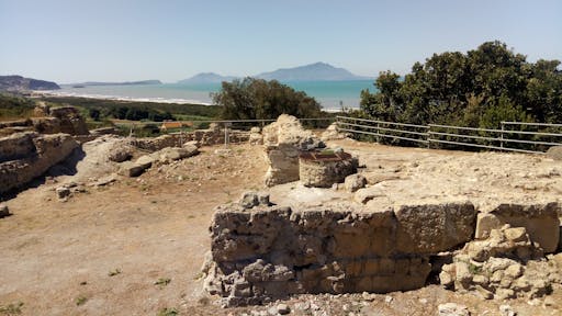 Parco_archeologico_Cuma_46.jpg