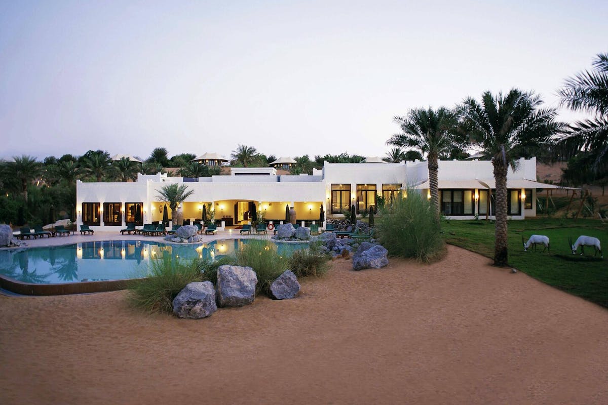 dxbam-pool-5822-hor-clsc.jpg