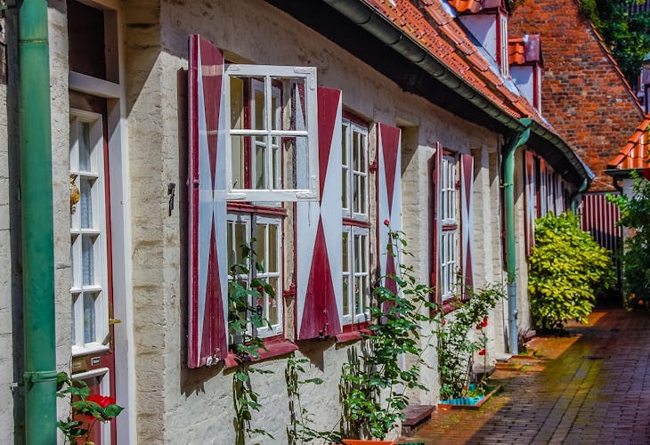 Corridors and courtyards private walking tour in Lübeck