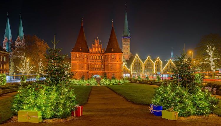 Christmas markets private walking tour in Lübeck