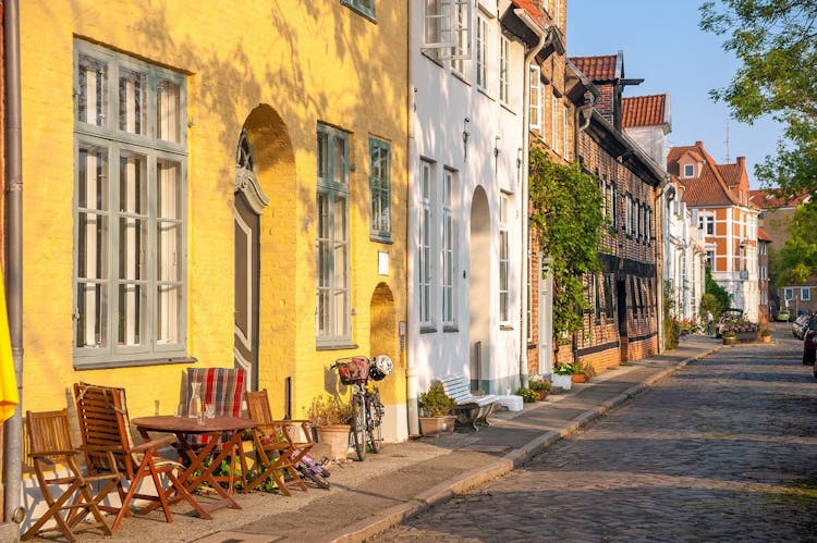 Corridors and courtyards private walking tour in Lübeck