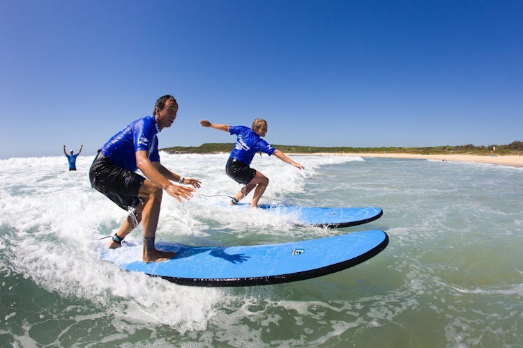 Beginner surf lesson at Maroubra Beach