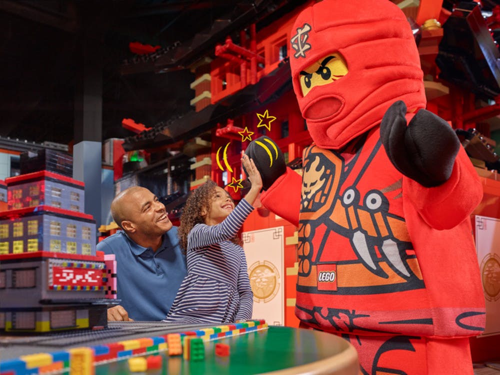 legoland_discovery_center_character_build.jpg